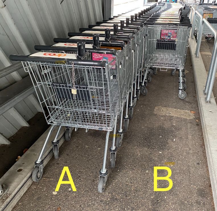 Chariots rangés sur deux lignes. La ligne B est significativement plus courte que la A.