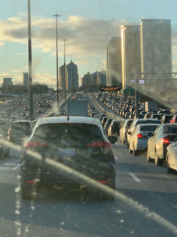 Traffic going into Toronto on the 401