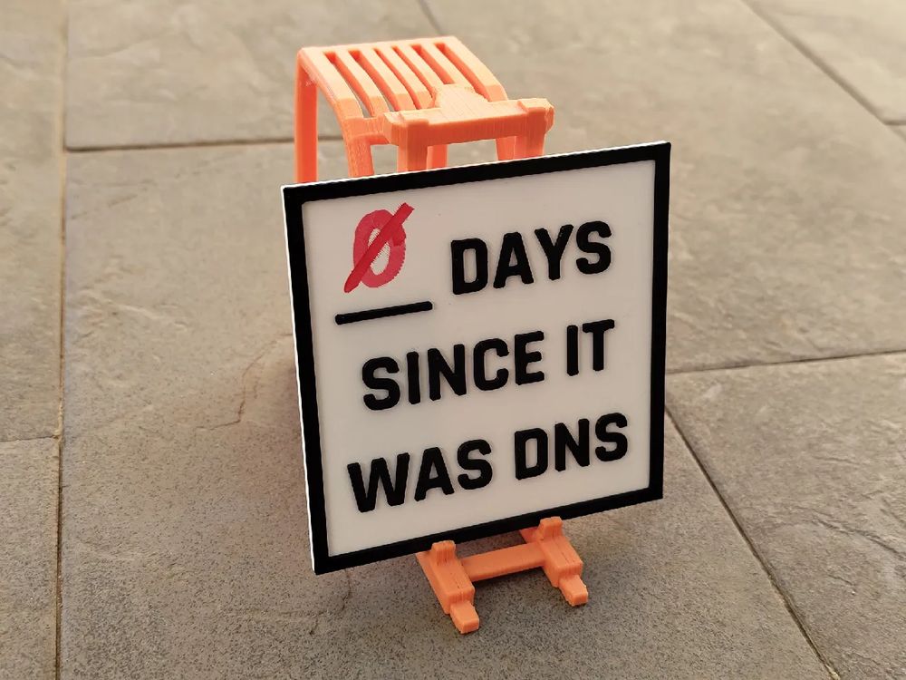 Schild: "0 days since it was DNS"