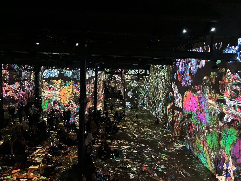 Diversité des couleurs des roches et métaux sur la Lune (sauf erreur de ma part)