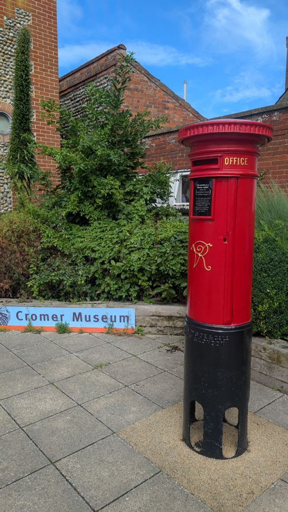 It's in lovely condition, fresh red paint and gilded cipher. 