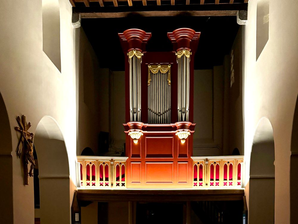 Afsnee Communal Churchyard

#nn
#Afsnee, Gent 🇧🇪 
Romanesque Church XII-XIII

Historic organ, Lovaert (1842)

#romanesque #art @bsky.art 
#photooftheday #photography 
#streetphotography 
#music #organ 🎹
#monument