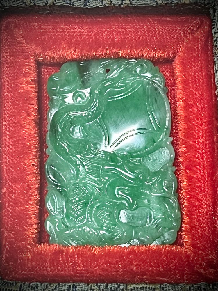 翡翠
ヒスイ
鉱物