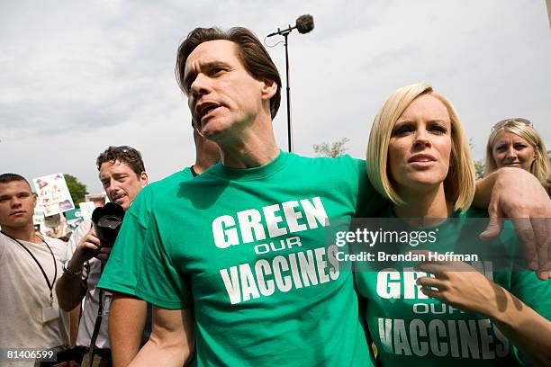 Jim Carey and Jenny McCarthy at a "green our vaccines" antivaxx event.