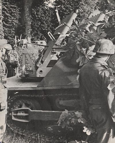 schwerer Reihenwerfer (20 Rohre) auf Fahrgestell Somua MCL S-307(f)