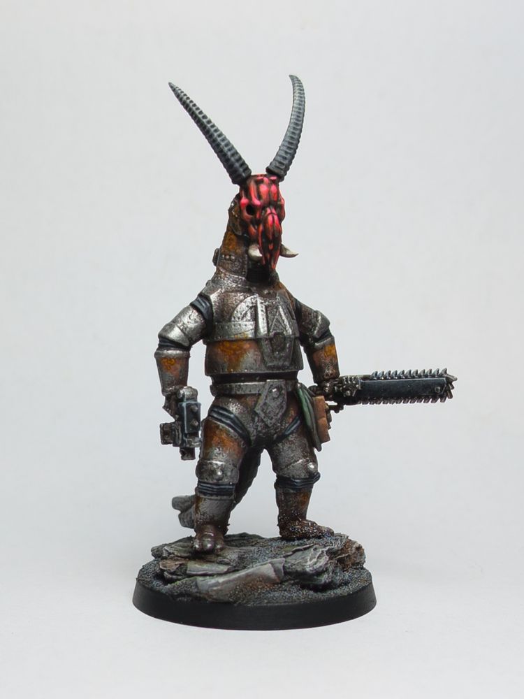 Alternative 3/4 view of Brian with rusty silver armour, and red skull