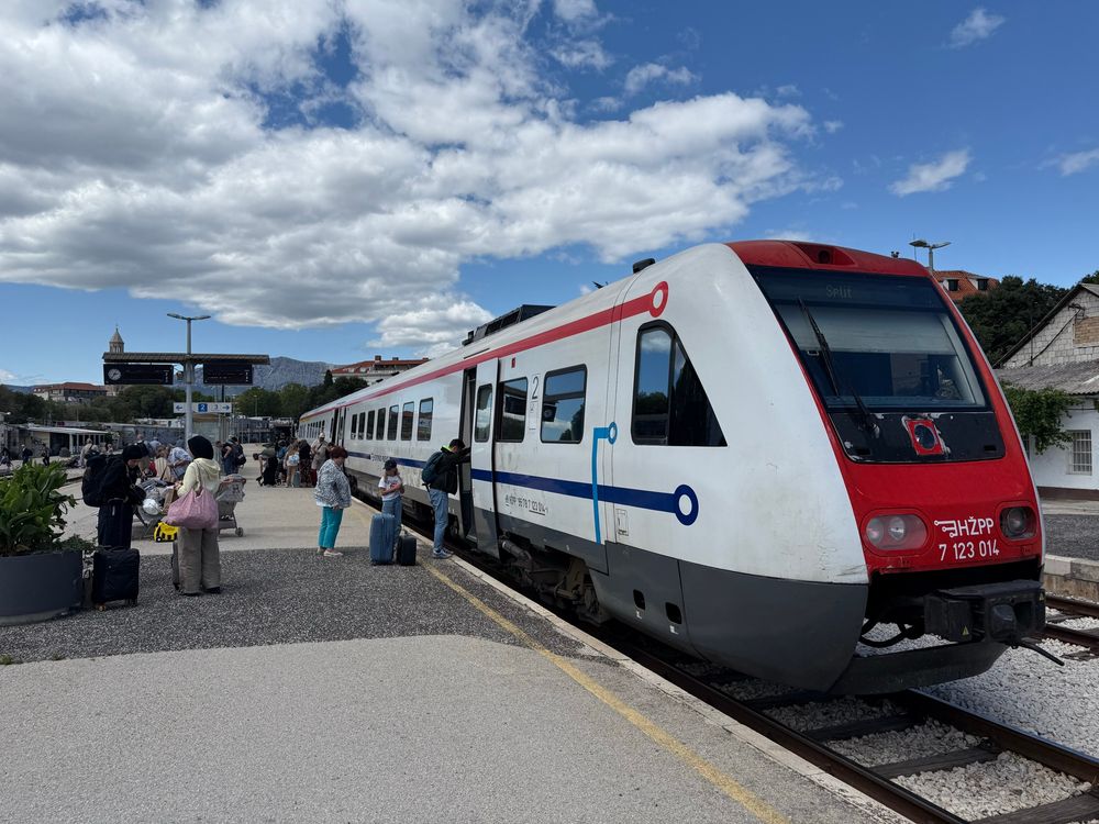 HZPP 2 car unit at Split station having arrived from Zagreb