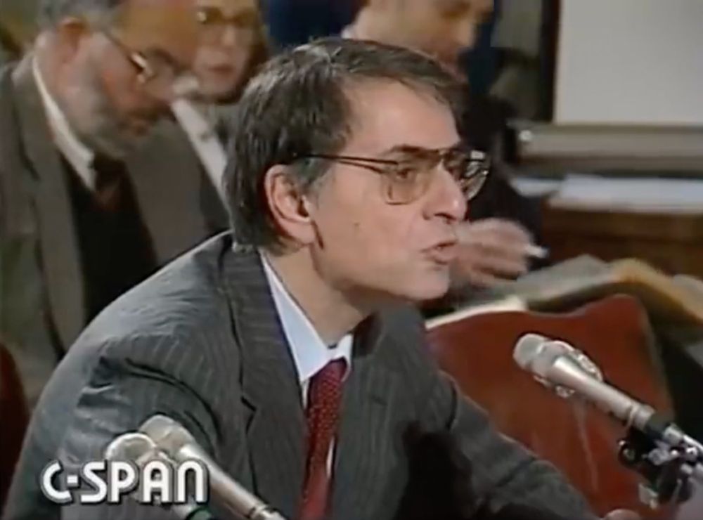 Carl Sagan spricht vor dem Kongress im Jahr 1985