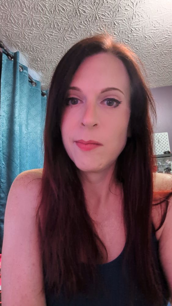 It's Nicole. Her makeup looks good 