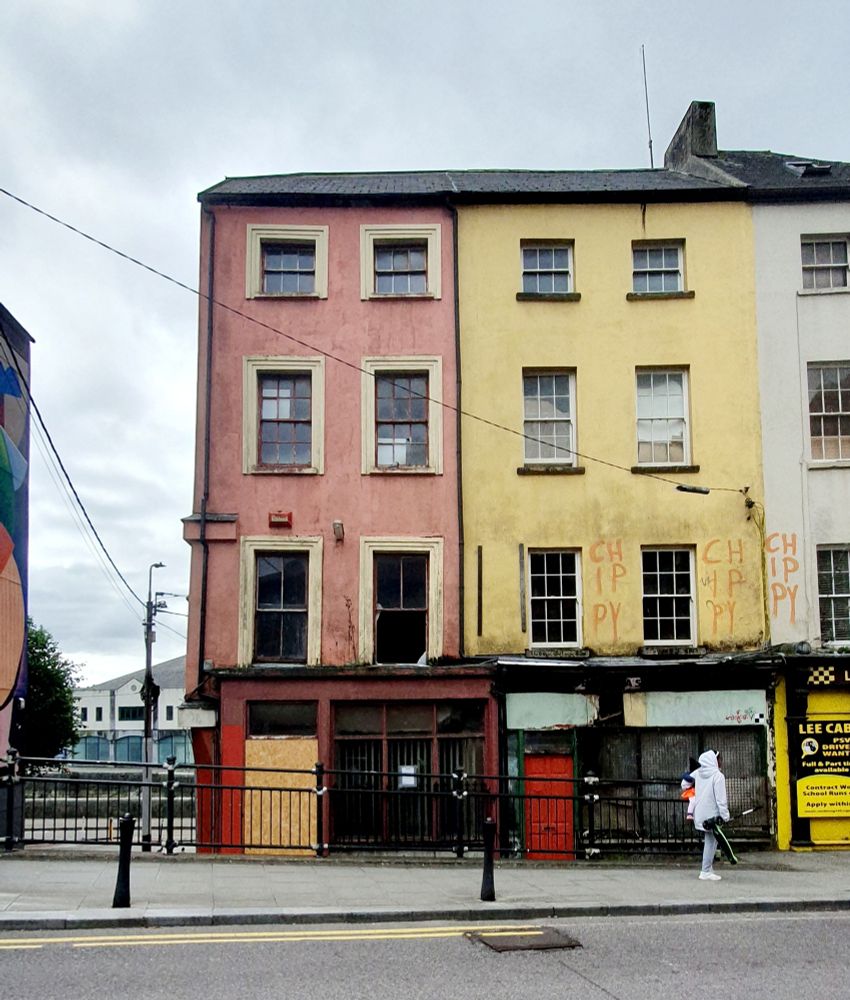 There is a real & present danger of these longterm derelict (historic) properties dropping debris onto Shandon street & causing an accident
This is the reality of life in Cork city, the centre of #DerelictIreland, where crumbling buildings & decaying heritage has been normalised 