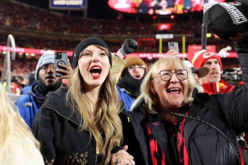 Taylor Swift and Donna Kelce celebrating on the field Jan 26 - afc championship 