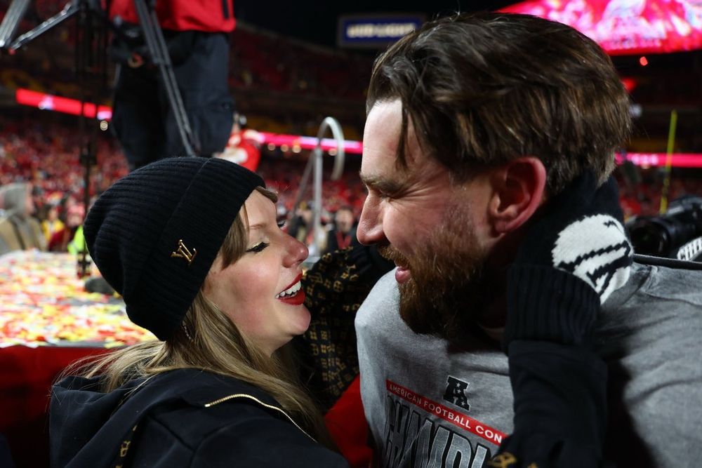 Taylor Swift and Travis Kelce post game celebration Jan 26 - afc championship