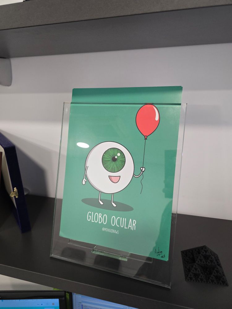 Lámina de dibujo de Mongedraws en mi consulta, es un ojo con un globo que dice "globo ocular"