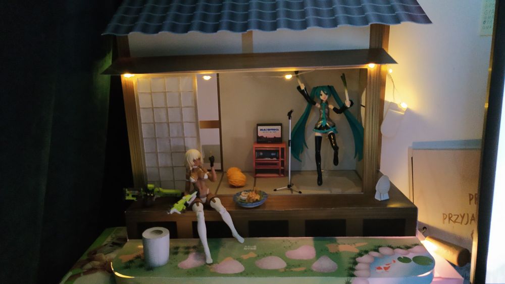 ditto, but only the upper room with the gals