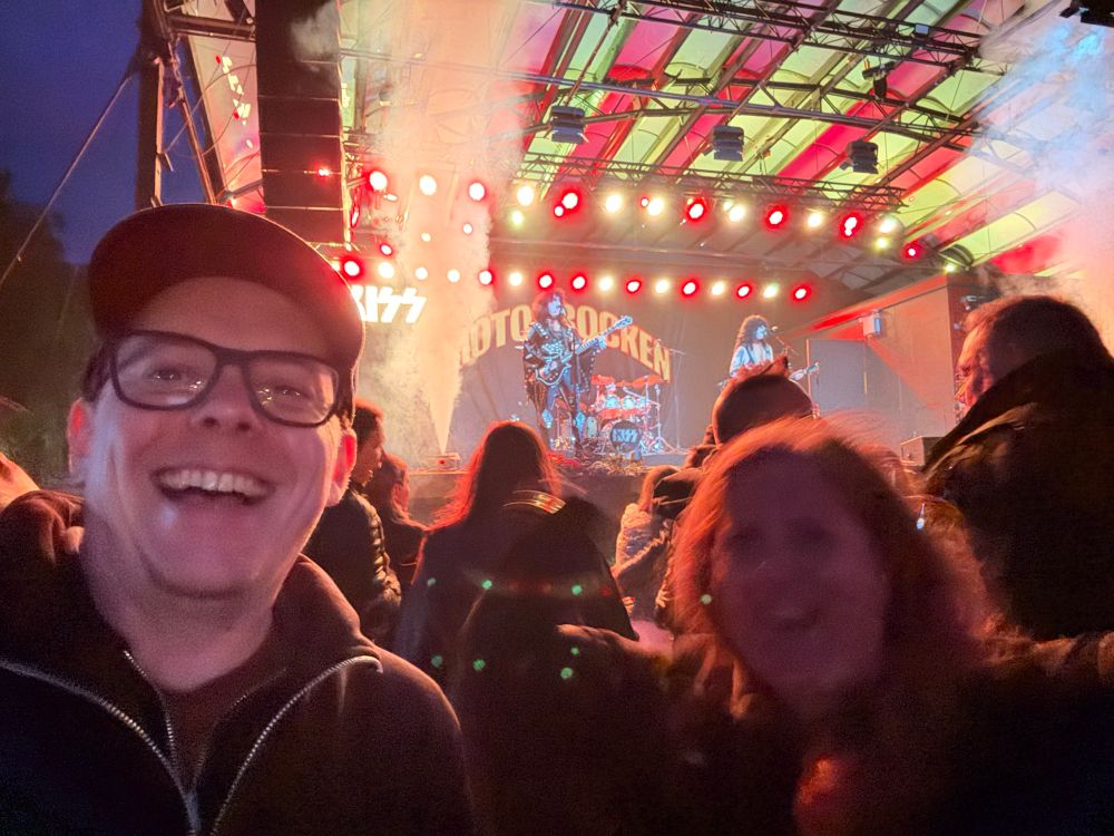 Selfie with Manon at a Kiss tribute band concert in Stockholm. 