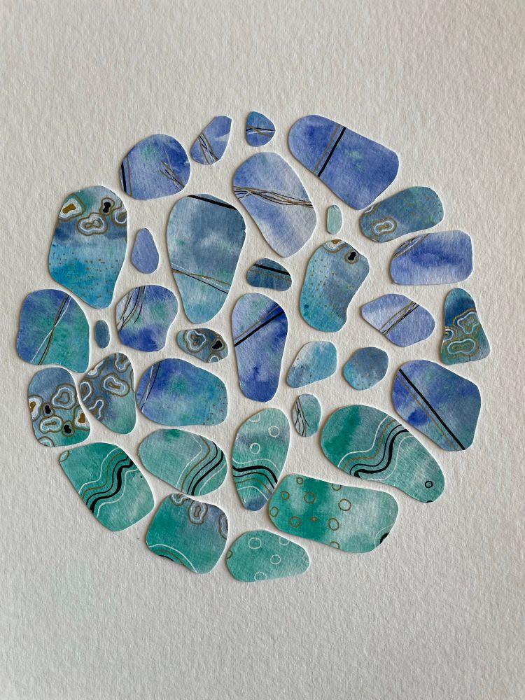 Pieces of paper in the shape of stones arranged in a circle. Color gradient from blue to turquoise. Added details and patterns with black, gold and white gelpen