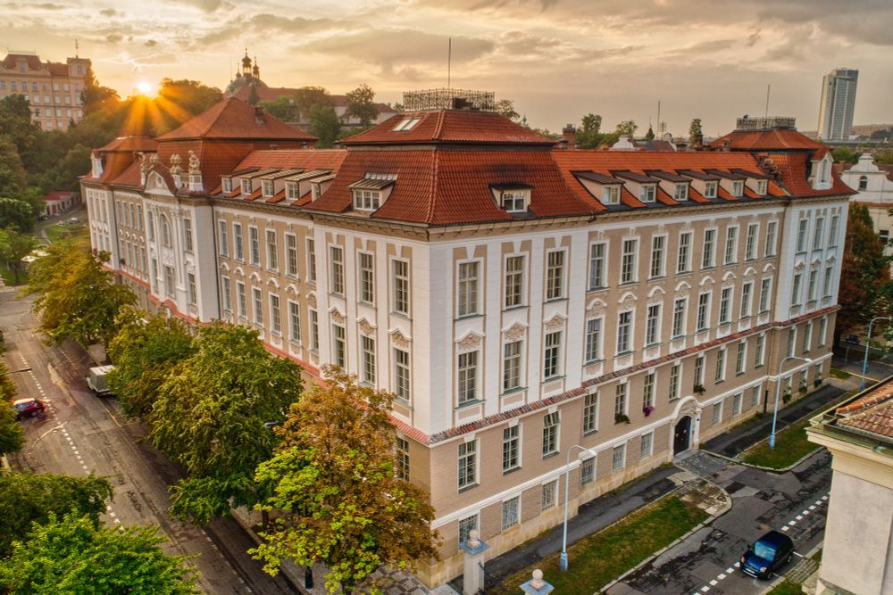 📸 The headquarters of the Faculty of Science, Charles University (home to the Dean's office, Geography and Geology sections) at Albertov 6, Prague by Petr Jan Juračka