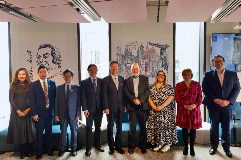 Group photo of the delegates from the China University of Political Science and Law and the University of Glasgow. 