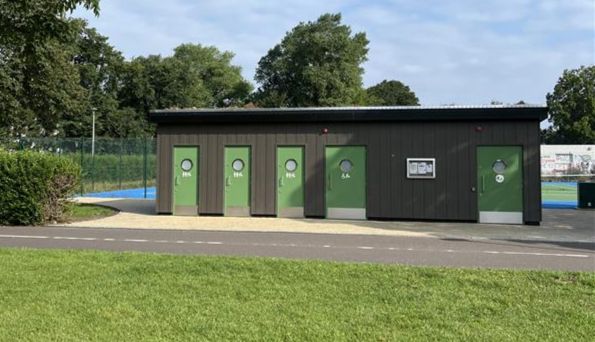 Photograph of a toilet block in Leith Links