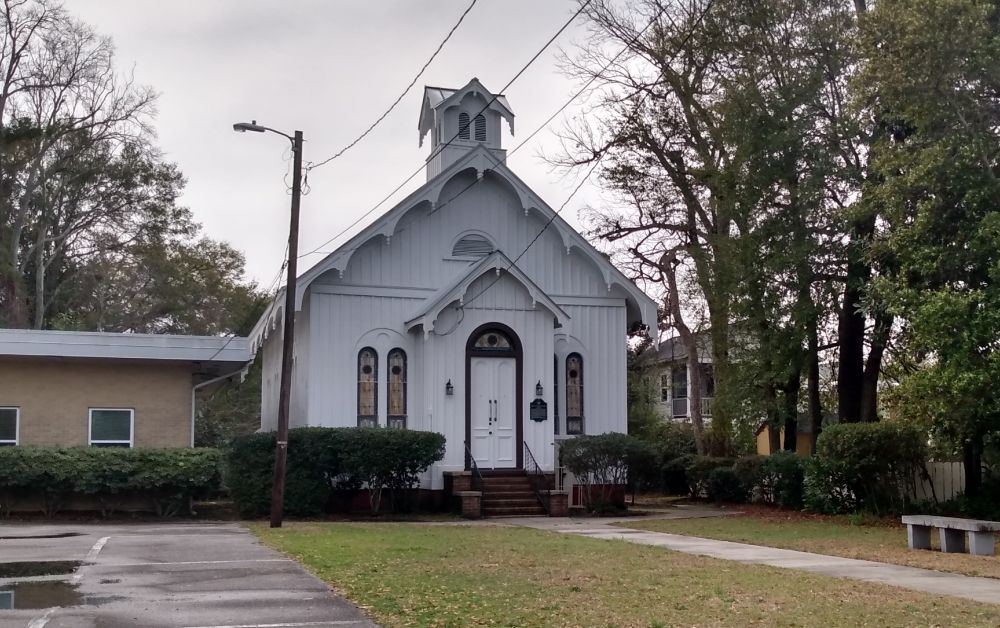Chestnut Street Presbyterian Church is where Gail goes to pray in the episode Triangle, and is visited by Merlyn Temple's ghost.