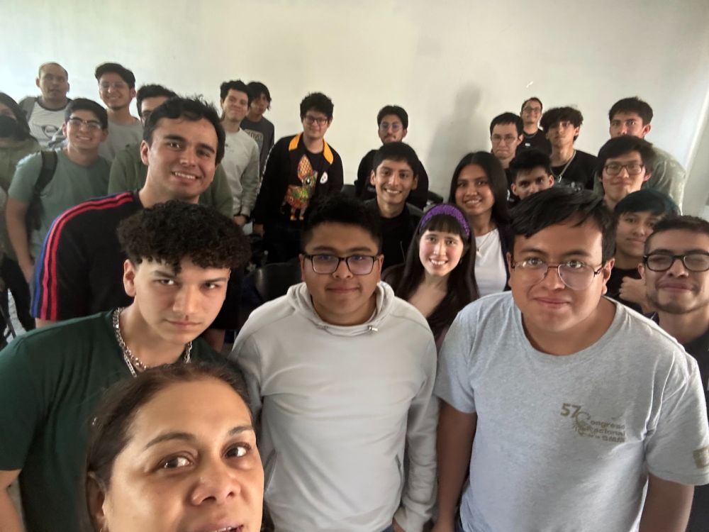 Estudiantes y profesora Mara Sandoval.