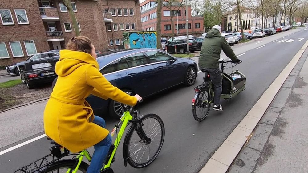 ADFC-Messung: Autofahrer halten zu wenig Abstand zu Radfahrern