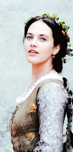 Photo of Jessica Findlay in fantasy costume.