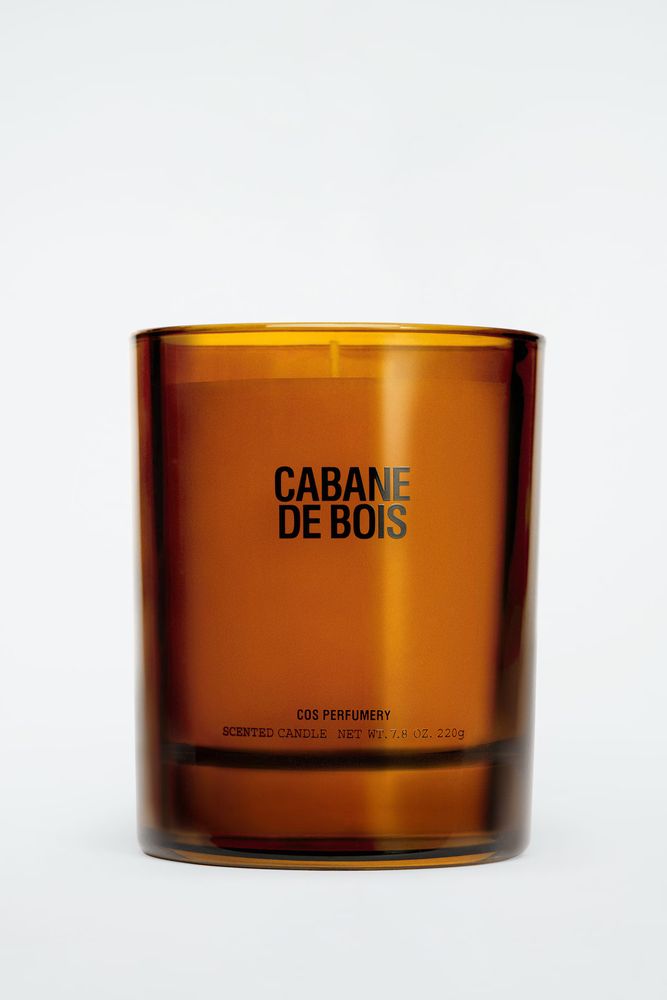 a candle whose label reads “cabane de bois”