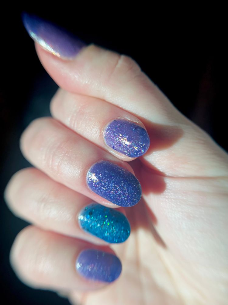 This is MOONRISE OVER SUNSET BLVD in its medium state, warmer by the cuticle and cooler at the fingertips, and thus moving subtly from medium purple to deeper indigo purple as the thermochromic pigments transform. The accent nail is turquoise with black and teal glitter.