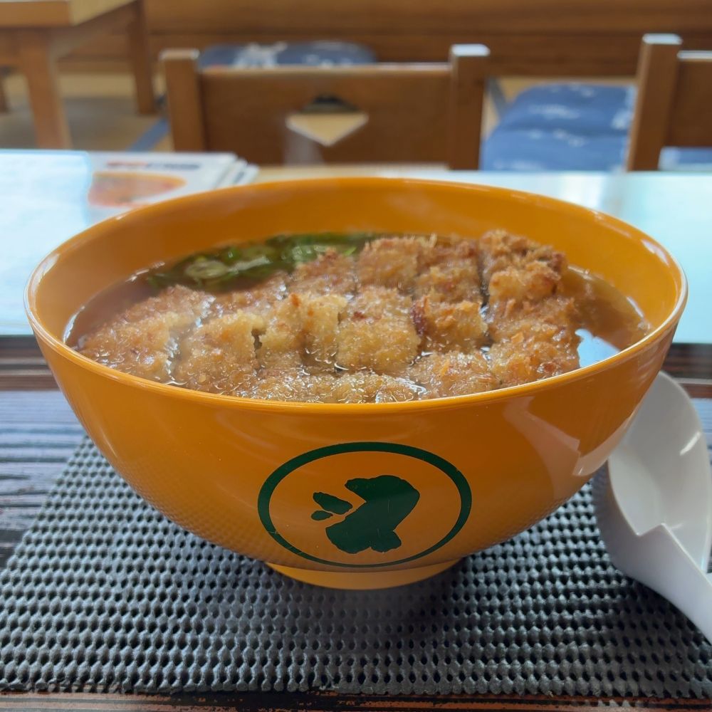 珍来
ヘルメットトンカツラーメン