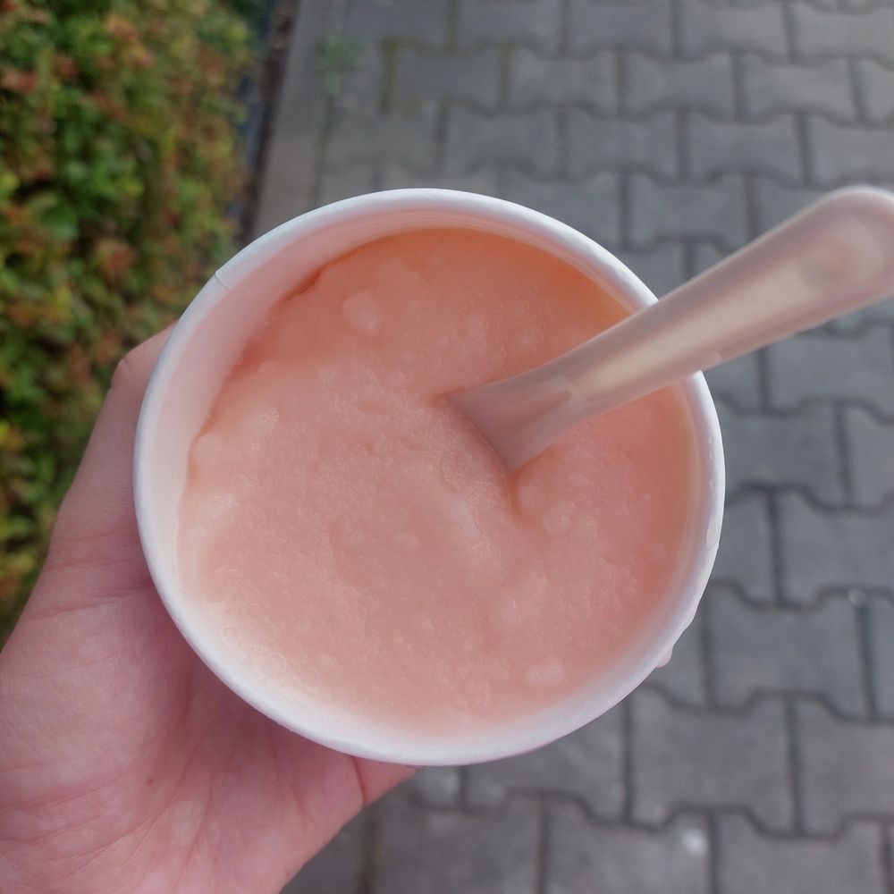 aperitivo - prosecco and aperol, also %, but the taste was very meh, and it melted pretty fast, so I basically drank it