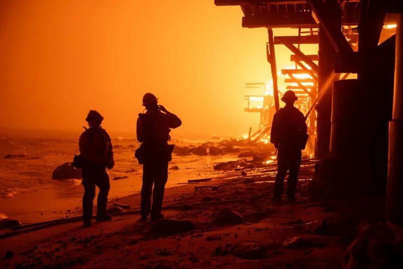 Beachfront homes lit up with orange hues along the Pacific Coast Highway in Malibu on Tuesday; pic by David Crane/Los Angeles Daily News