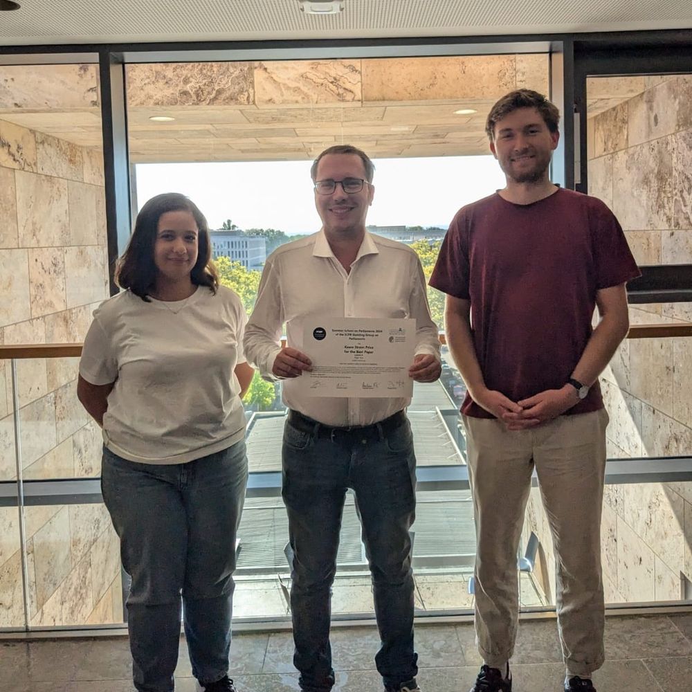 Three smiling people with the Kaare Strom Prize winner in the middle