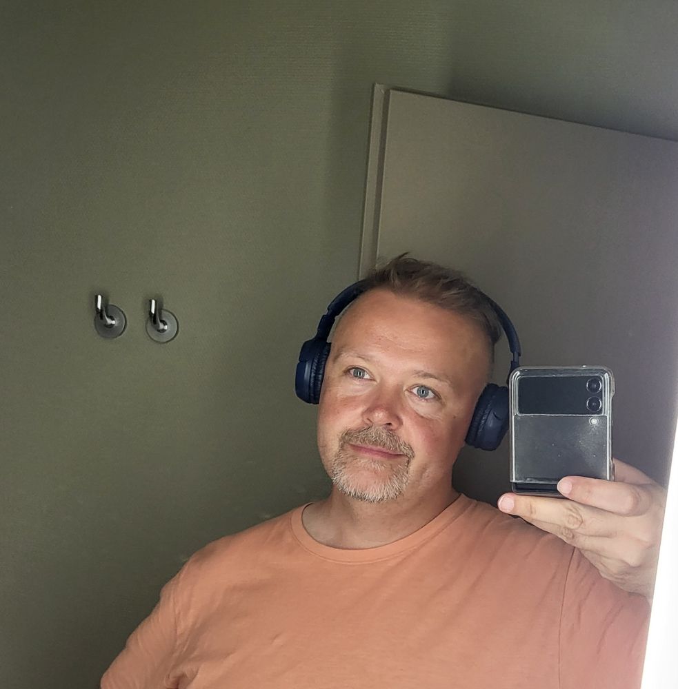 Bathroom selfie #2