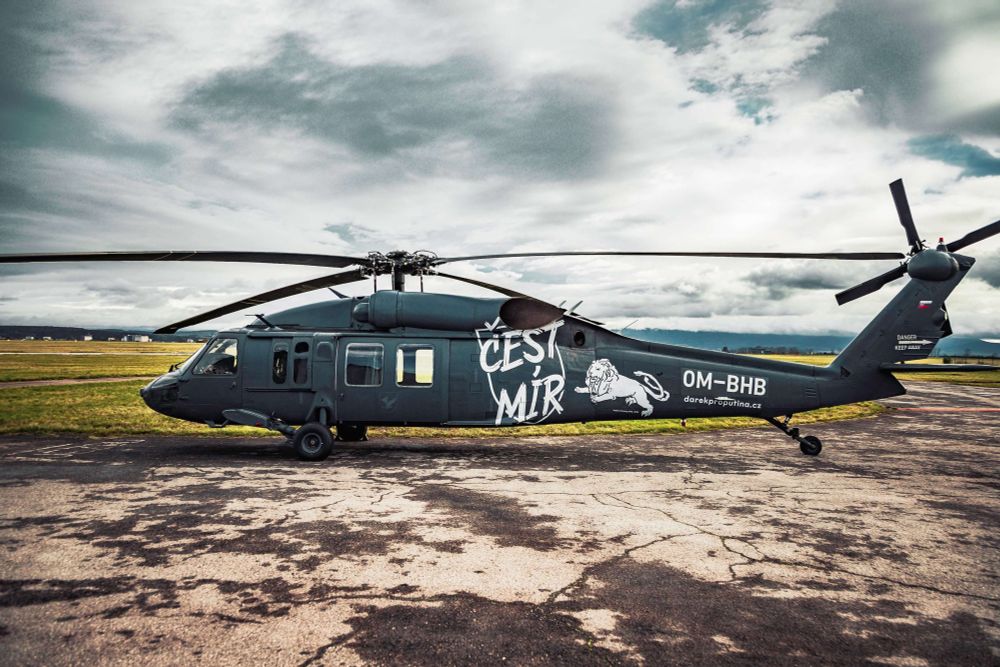 Sikorsky UH-60 Black Hawk helicopter for Ukraine - A gift for Putin