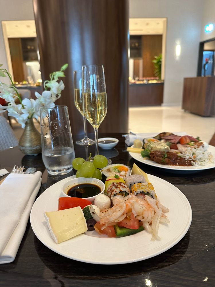 A little sushi, some prawn salad, champagne… cocktail time in Dubai…