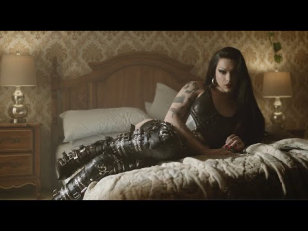 Mareux - The Perfect Girl (Official Music Video)