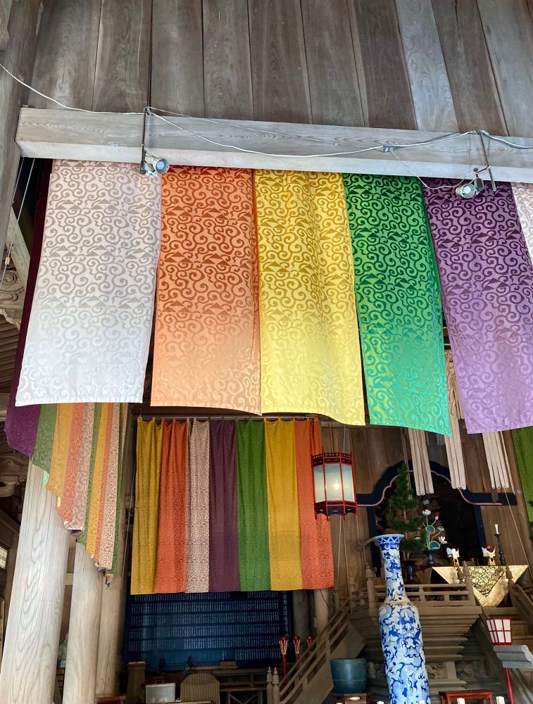 建長寺法堂の魔除けの五色の暖簾