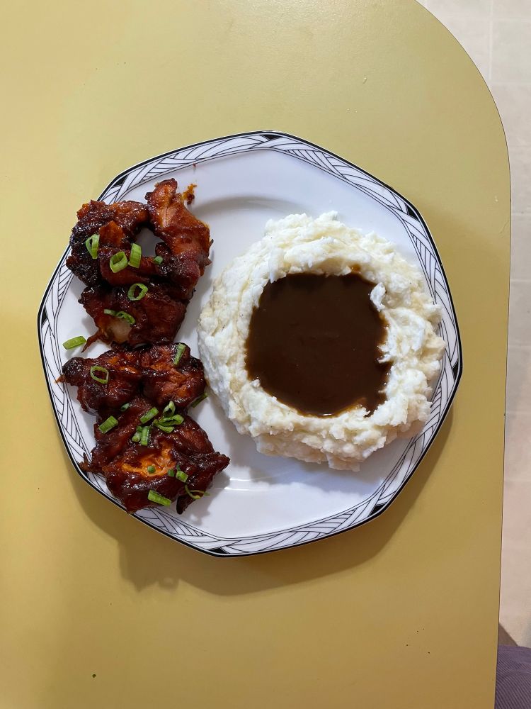 bbq chx, mashed potatoes 