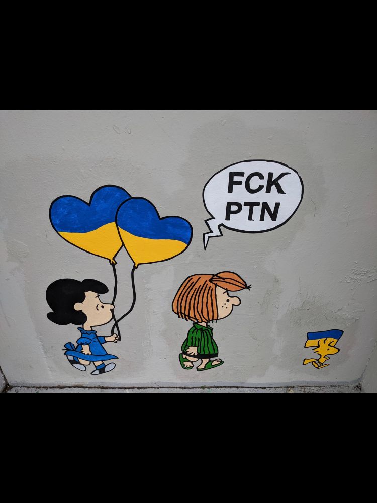 Die Peanuts demonstrieren für die Ukraine (Wandbilder) Selbst Woodstock hat eine Mini-Fahne in blau/gelb.