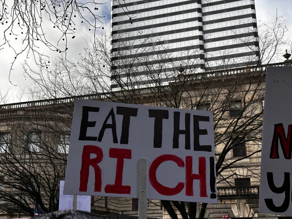 Sign: eat the rich 