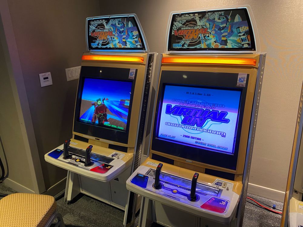 A pair of Virtual-On: Oratorio Tangram arcade units running M.S.B.S. v5.66 on SEGA “New Versus City” cabinets