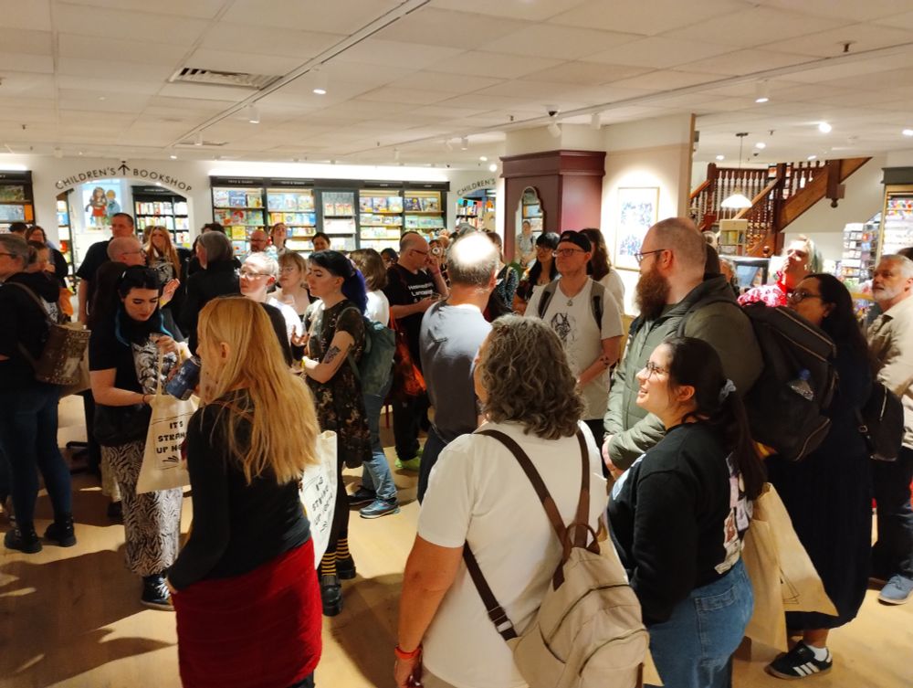Readers and authors mingling