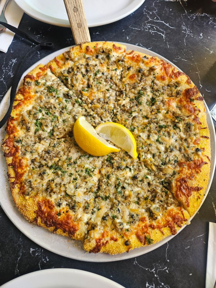 Photo of clam pizza