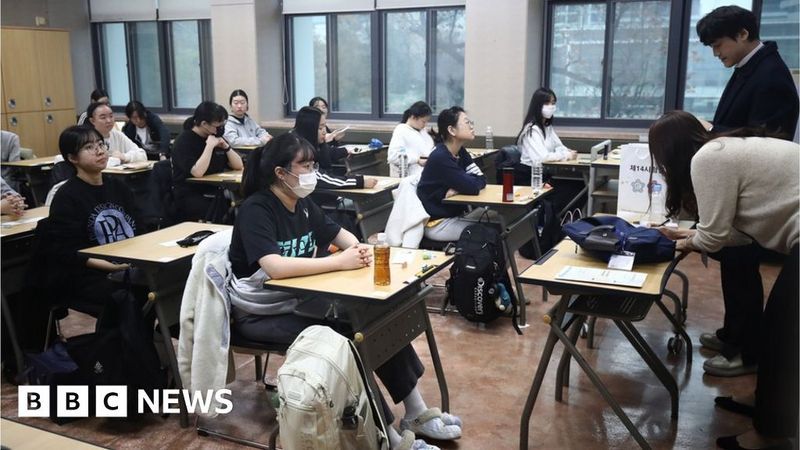 South Korea: Students sue after teacher ends exam 90 seconds early