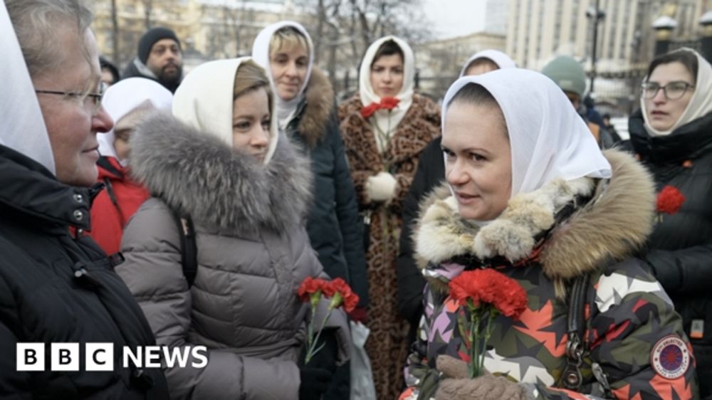 Putin's latest challenge? Protesting military wives