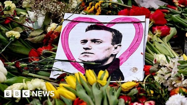 'Nobody is scared' - crowds defiant at Navalny's funeral