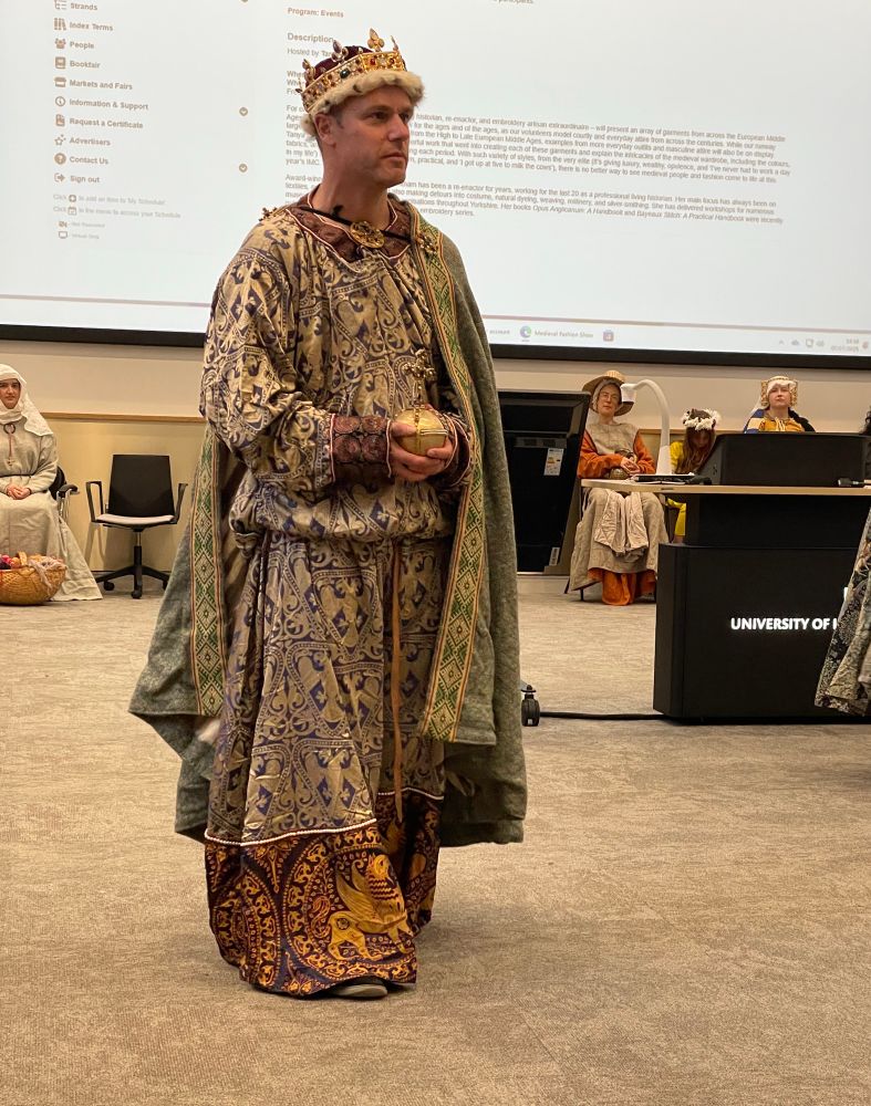 Anglo-normal dress