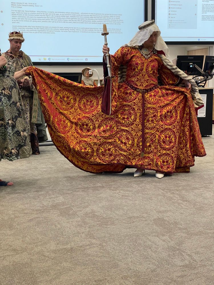 Anglo-normal dress