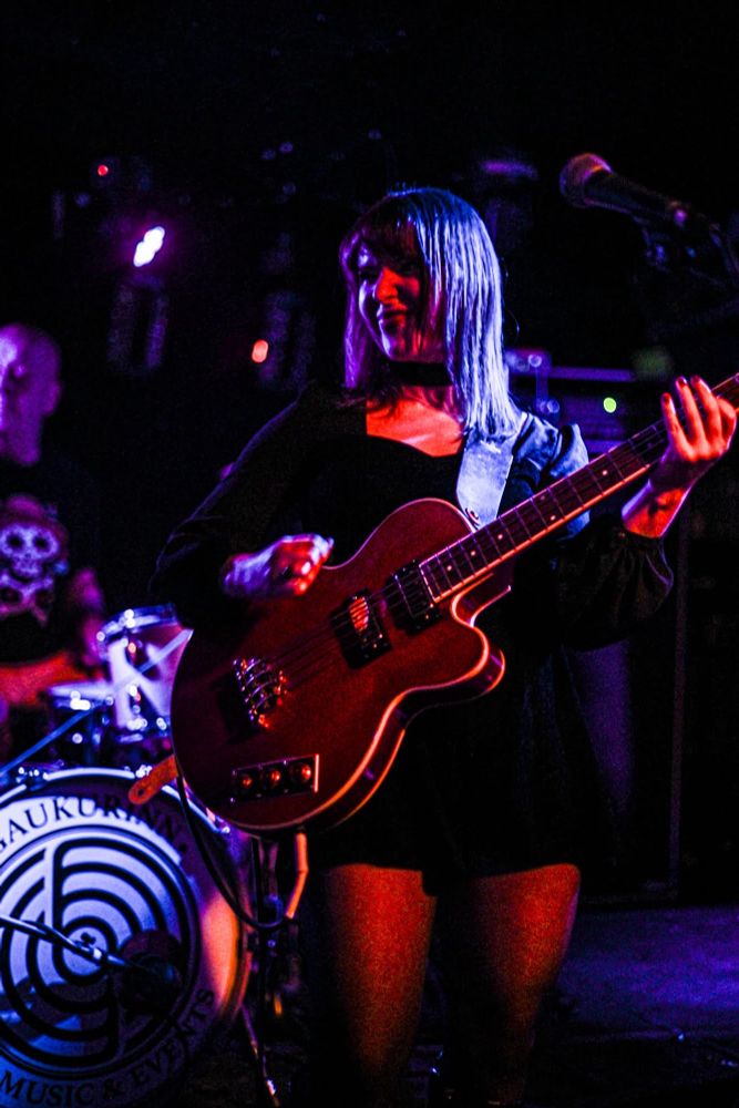 Backing up my fav bassist and singer; Fríða Dís. 